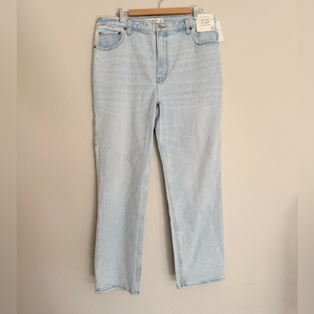 NWT Abercrombie & Fitch 90's Straight Ultra High Rise Carpenter Size 33 / 16R
